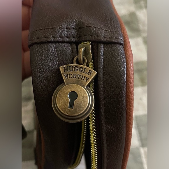 OFFICIALLY LICENSED “Fantastic Beasts and Where to Find Them” Pencil Case - Picture 5 of 6